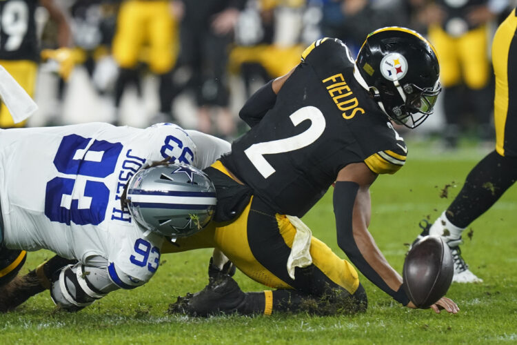 Tomlin facing choice at starting quarterback